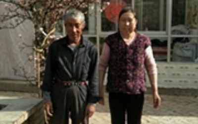 龙成福和家人.jpg